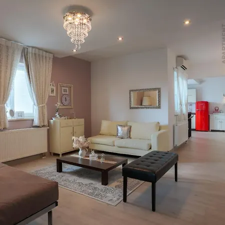 Kaya Apartamento Pula